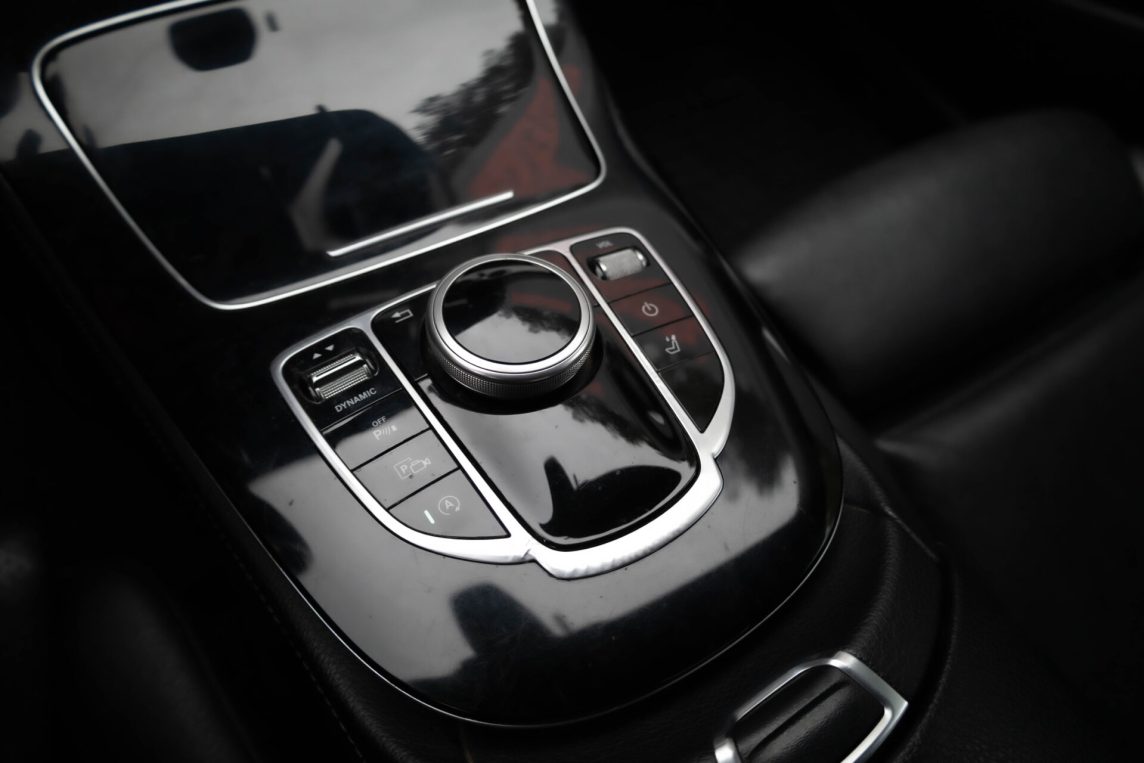 MERCEDES BENZ E220 D