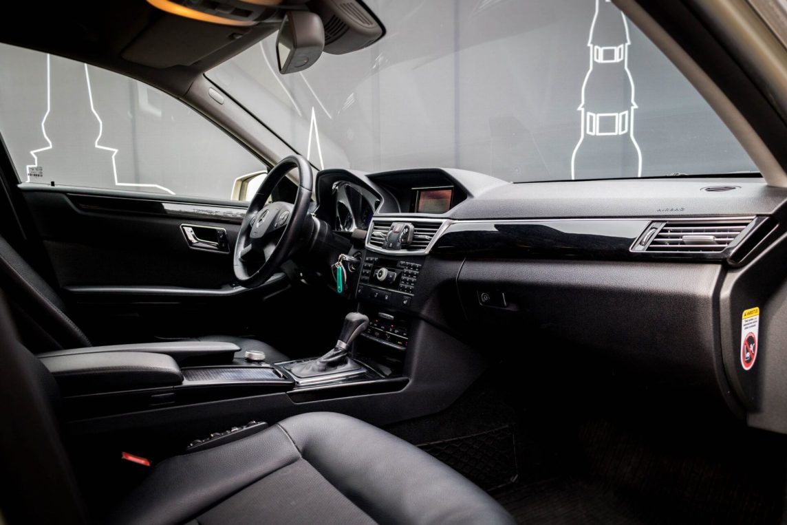 MERCEDES BENZ E250