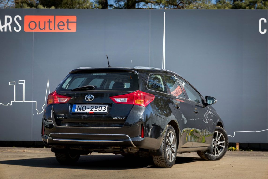 TOYOTA AURIS