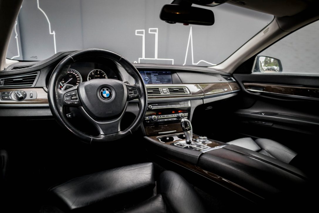 BMW 730