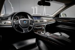 BMW 730