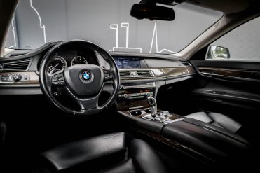 BMW 730