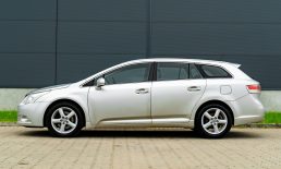 TOYOTA AVENSIS