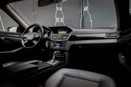 MERCEDES BENZ E200