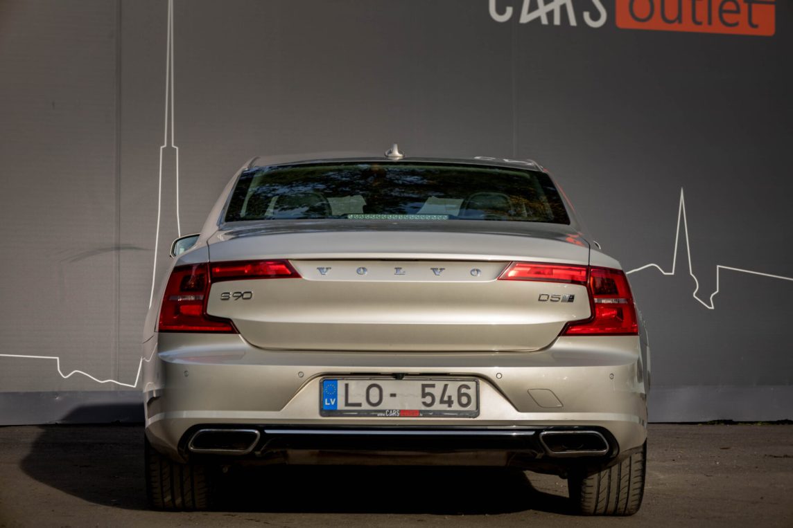 VOLVO S90