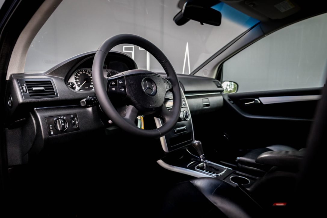 MERCEDES BENZ B 180