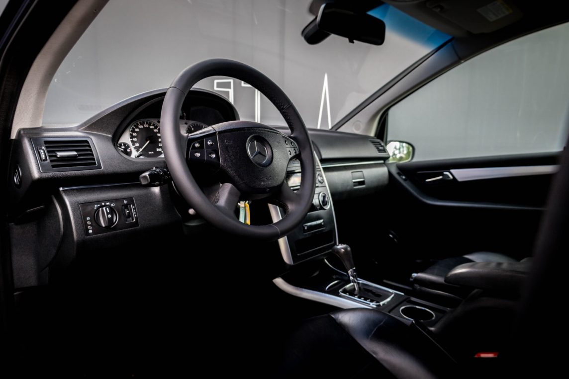 MERCEDES BENZ B 180
