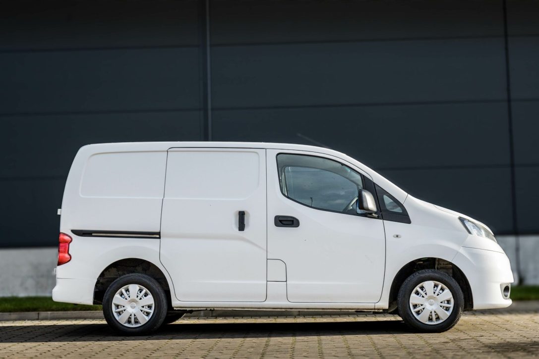 NISSAN NV200
