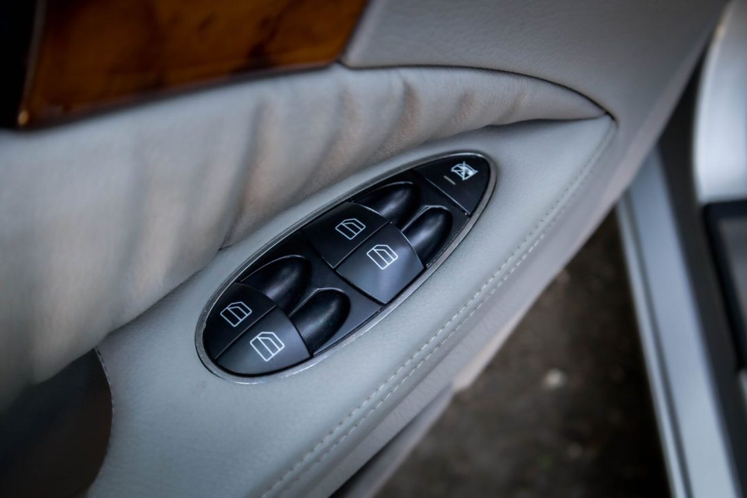 MERCEDES BENZ E270