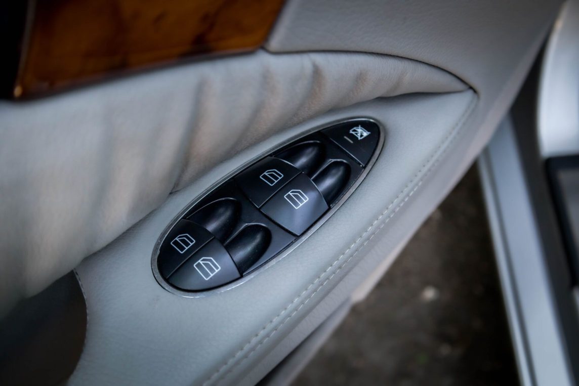 MERCEDES BENZ E270