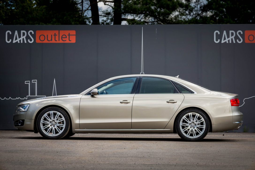 AUDI A8