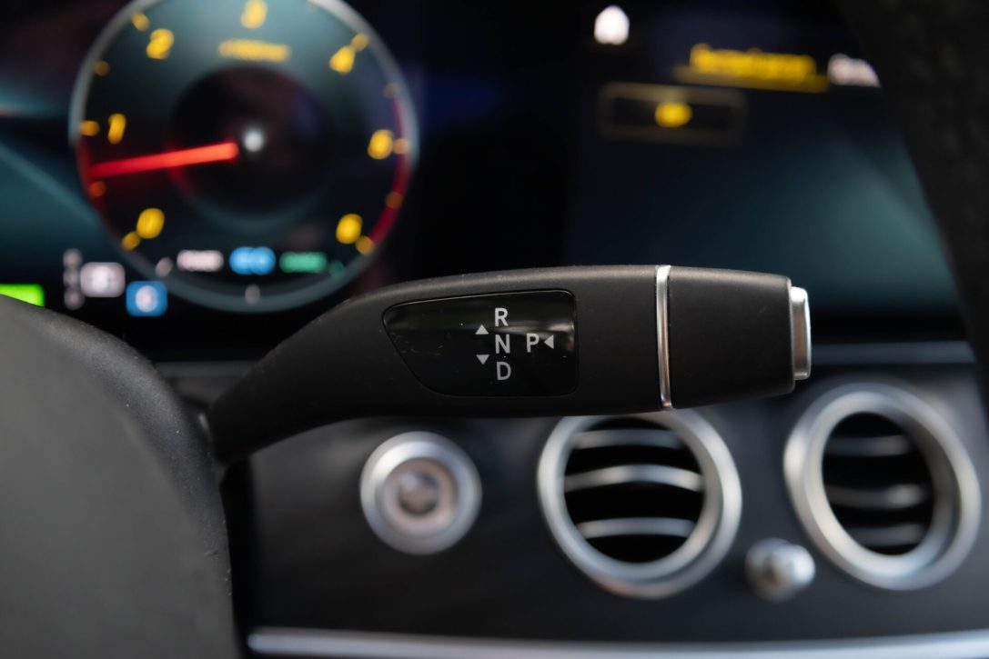 MERCEDES BENZ E220 D