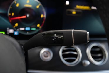 MERCEDES BENZ E220 D