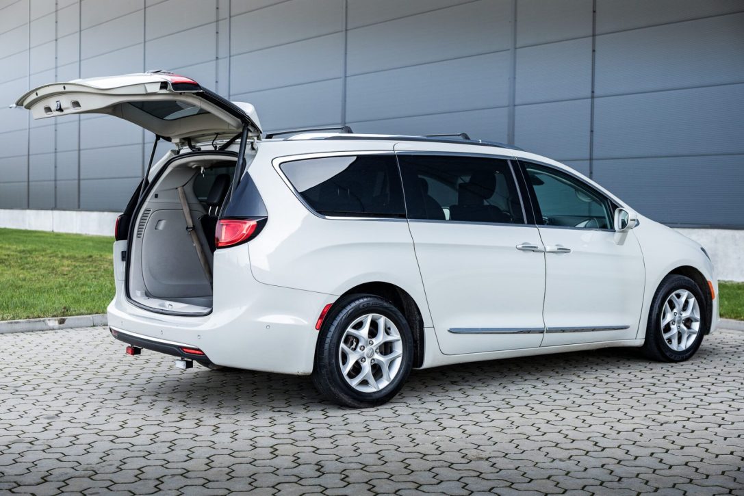 CHRYSLER PACIFICA