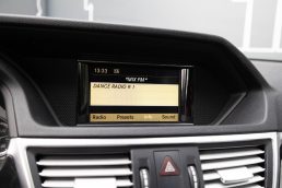 MERCEDES BENZ E200