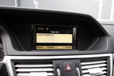 MERCEDES BENZ E200