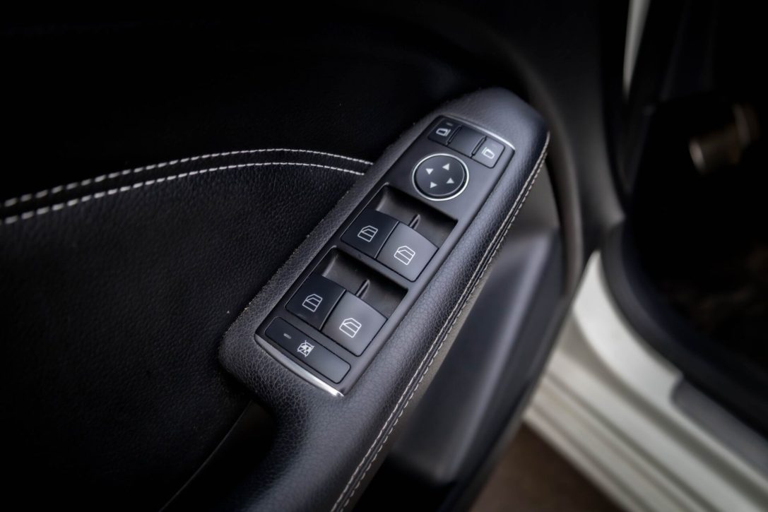 MERCEDES BENZ B 200
