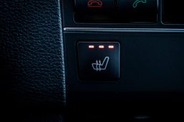 MERCEDES BENZ E200