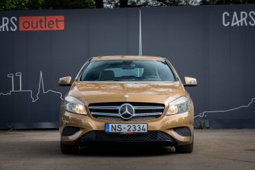 MERCEDES BENZ A180