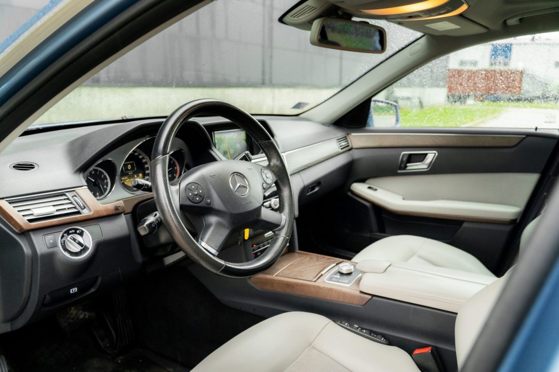MERCEDES BENZ E350