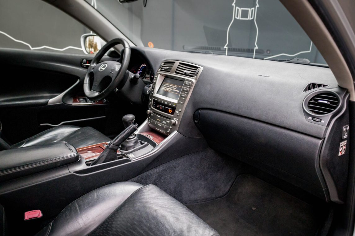 LEXUS IS 220