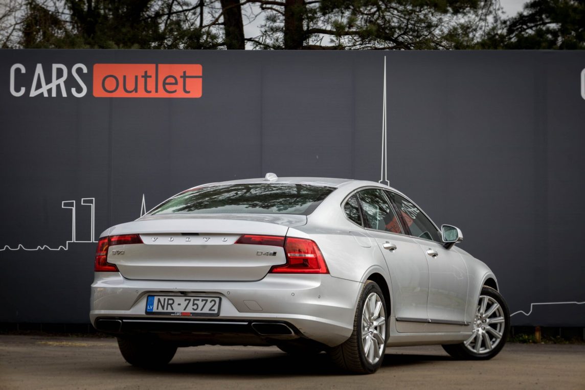 VOLVO S90