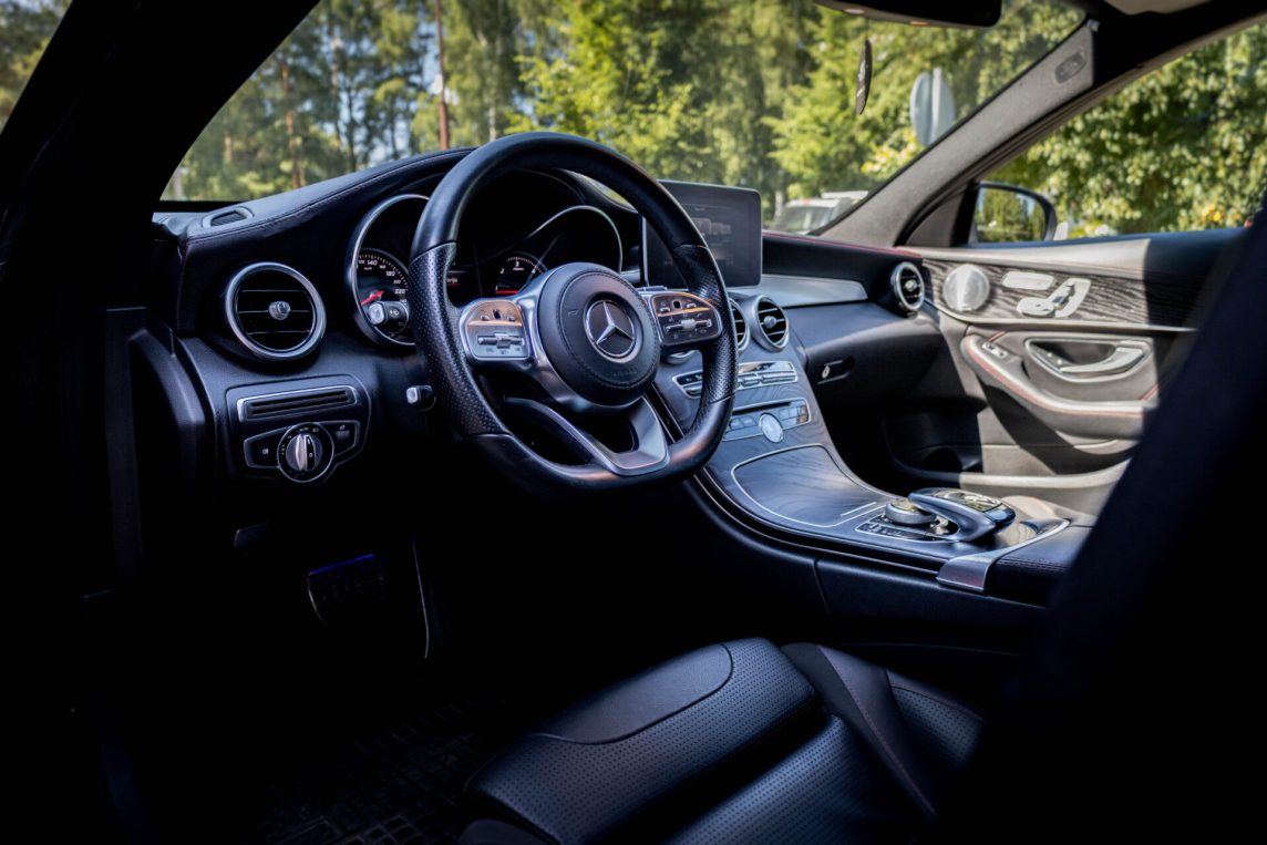 MERCEDES BENZ C220