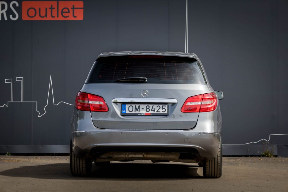 MERCEDES BENZ B 180