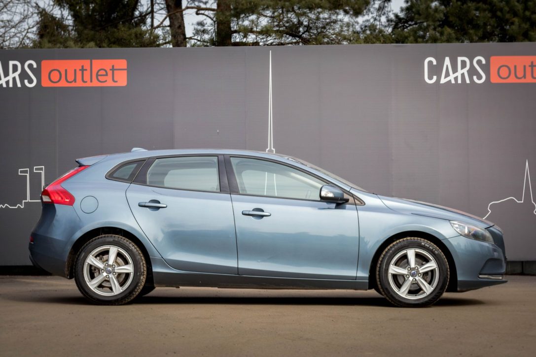 VOLVO V40