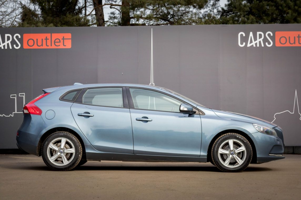 VOLVO V40