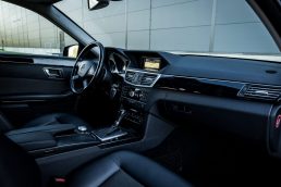 MERCEDES BENZ E200