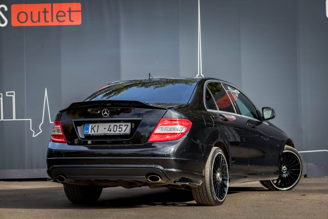 MERCEDES BENZ C320
