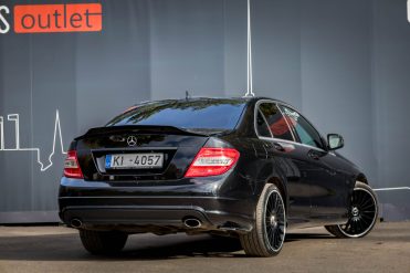 MERCEDES BENZ C320