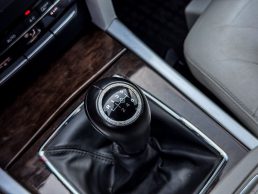 MERCEDES BENZ E220