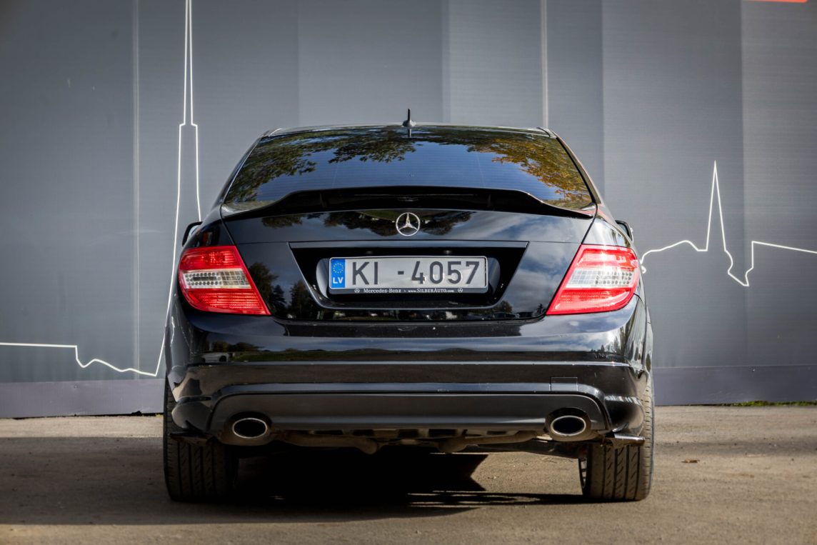 MERCEDES BENZ C320