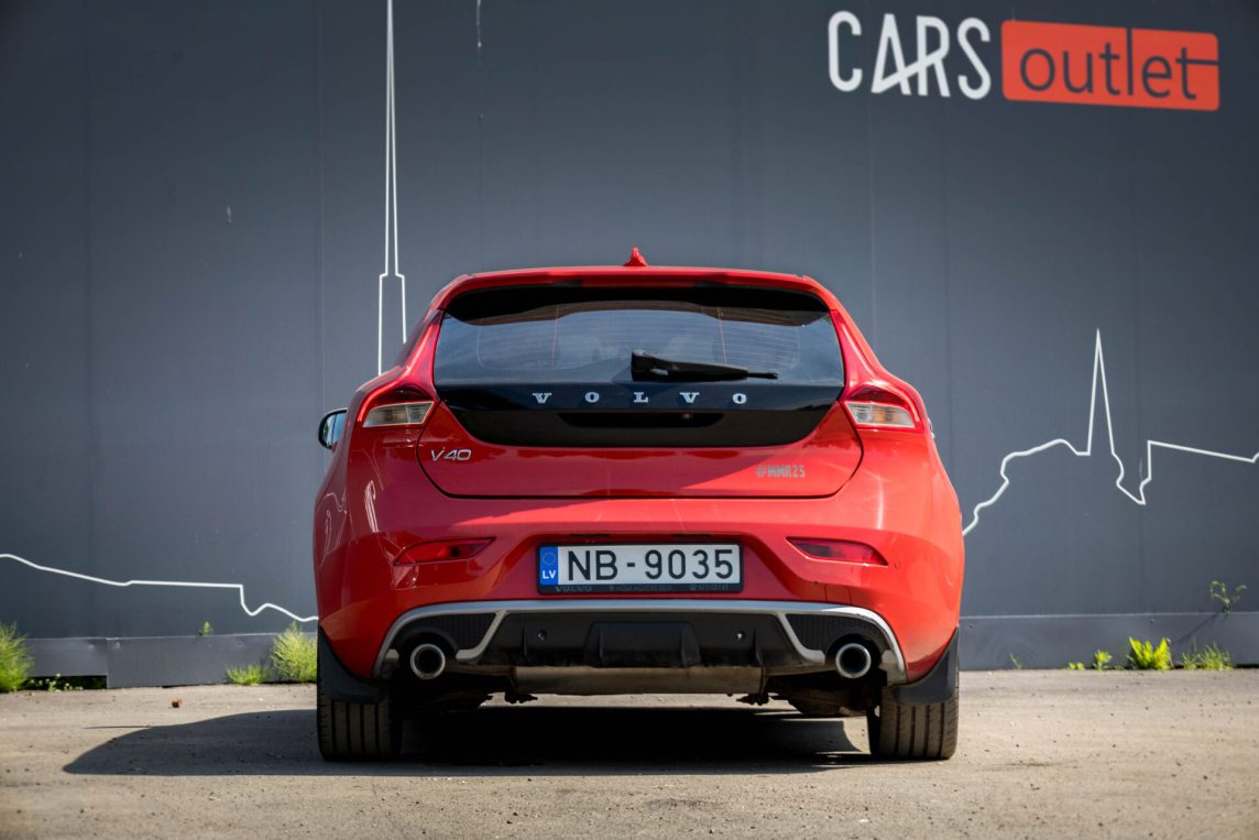 VOLVO V40