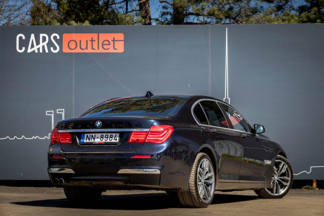 BMW 730