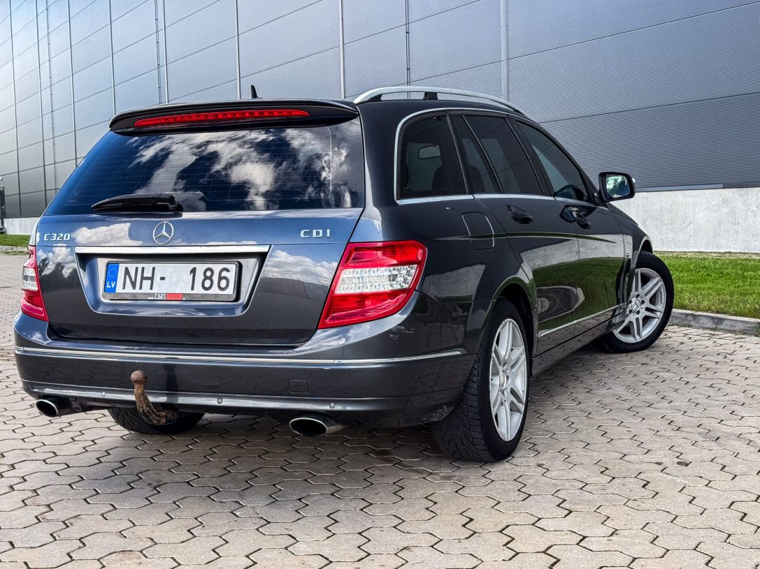 MERCEDES BENZ C320