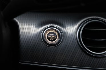 MERCEDES BENZ E220 D
