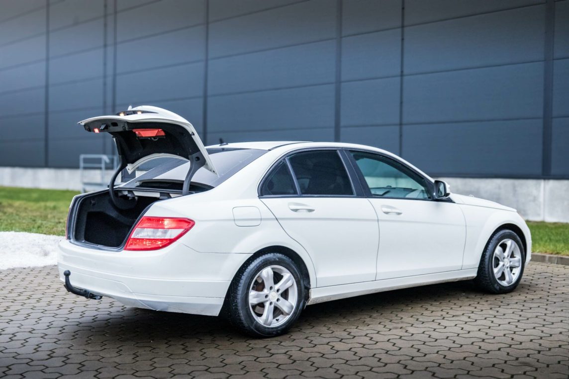 MERCEDES BENZ C200