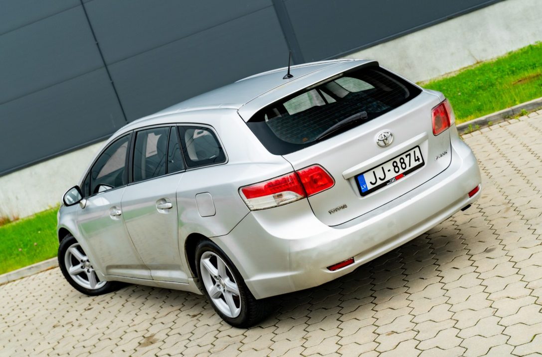 TOYOTA AVENSIS