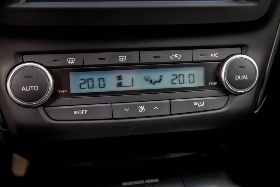 TOYOTA AVENSIS