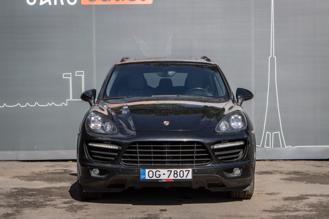 PORSCHE CAYENNE TURBO S