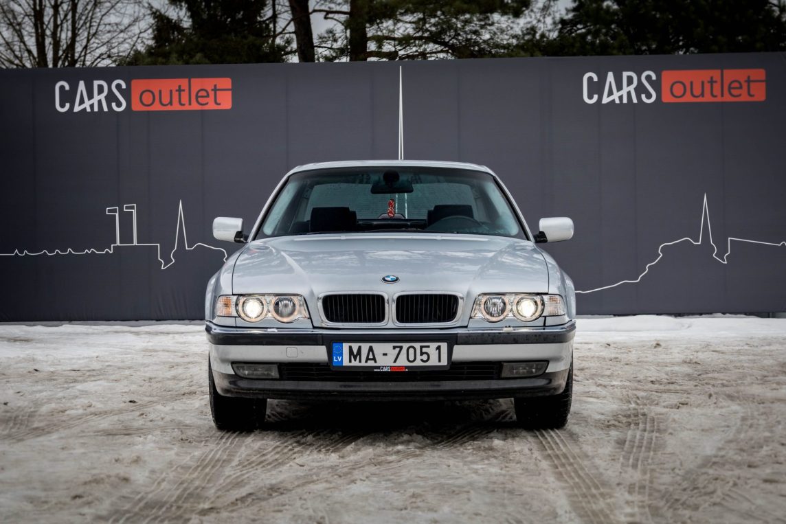 BMW 728