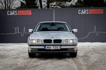 BMW 728