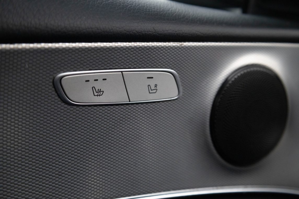 MERCEDES BENZ E220 D