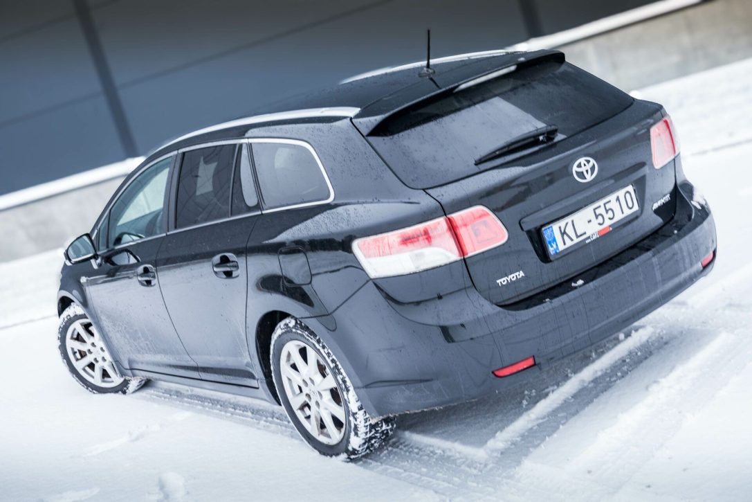 TOYOTA AVENSIS