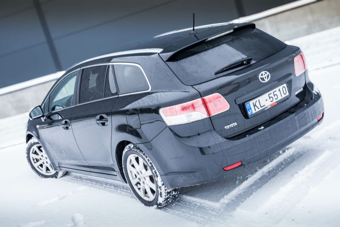 TOYOTA AVENSIS