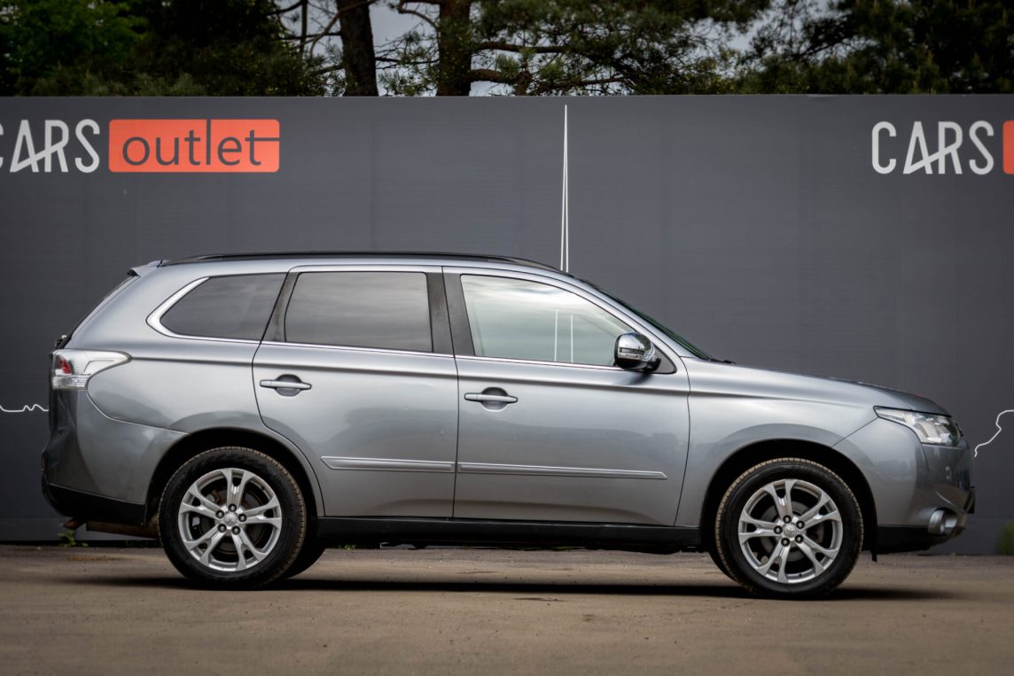 MITSUBISHI OUTLANDER