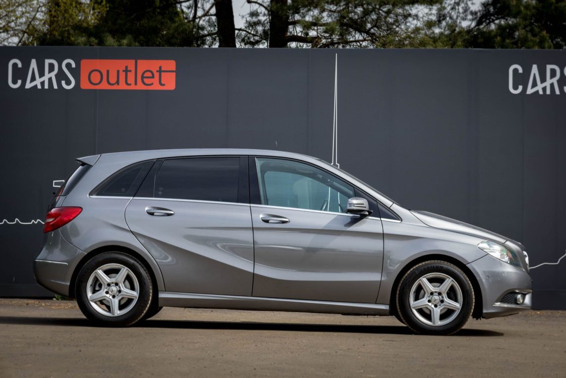 MERCEDES BENZ B 180